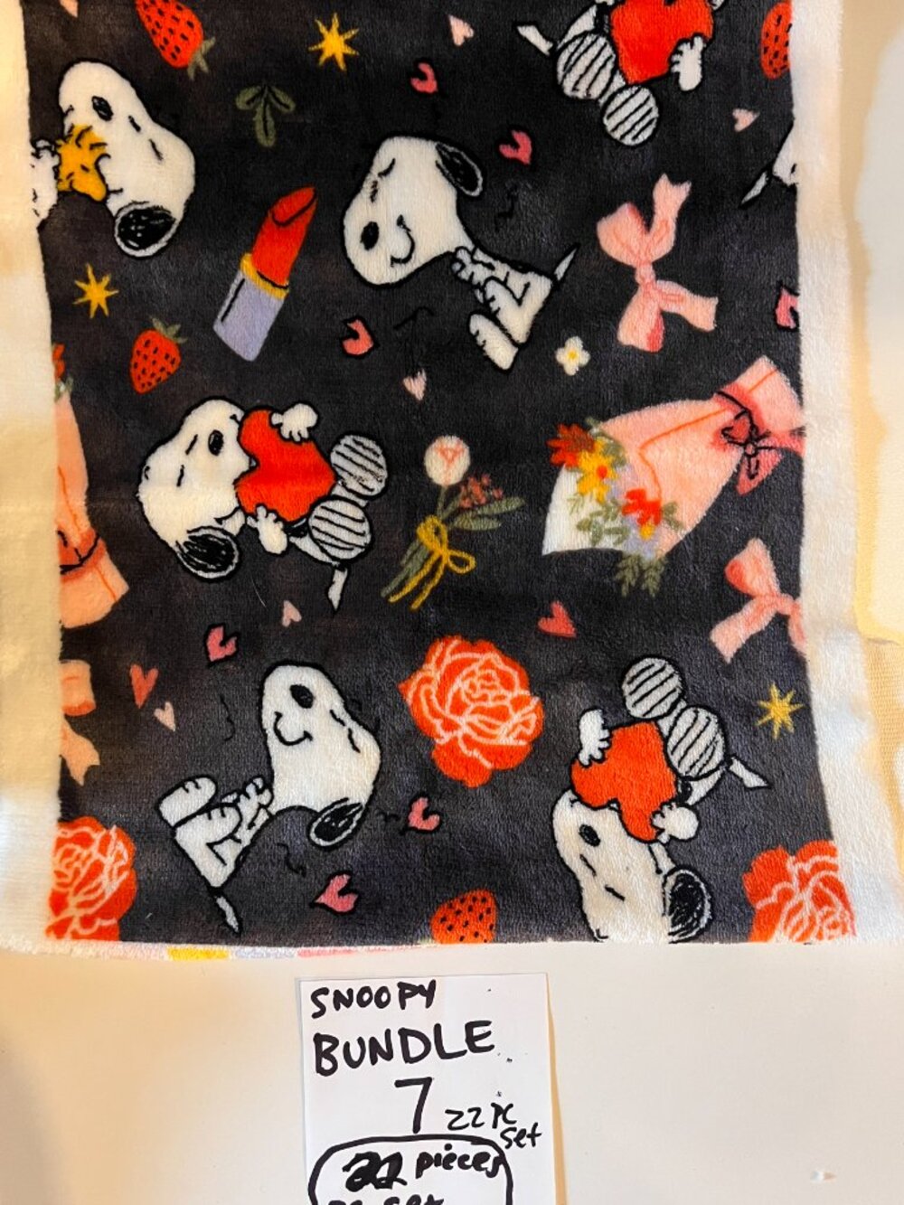 22 piece set Snoopy Scrap fabric bundle 7 - Picture 7 of 14
